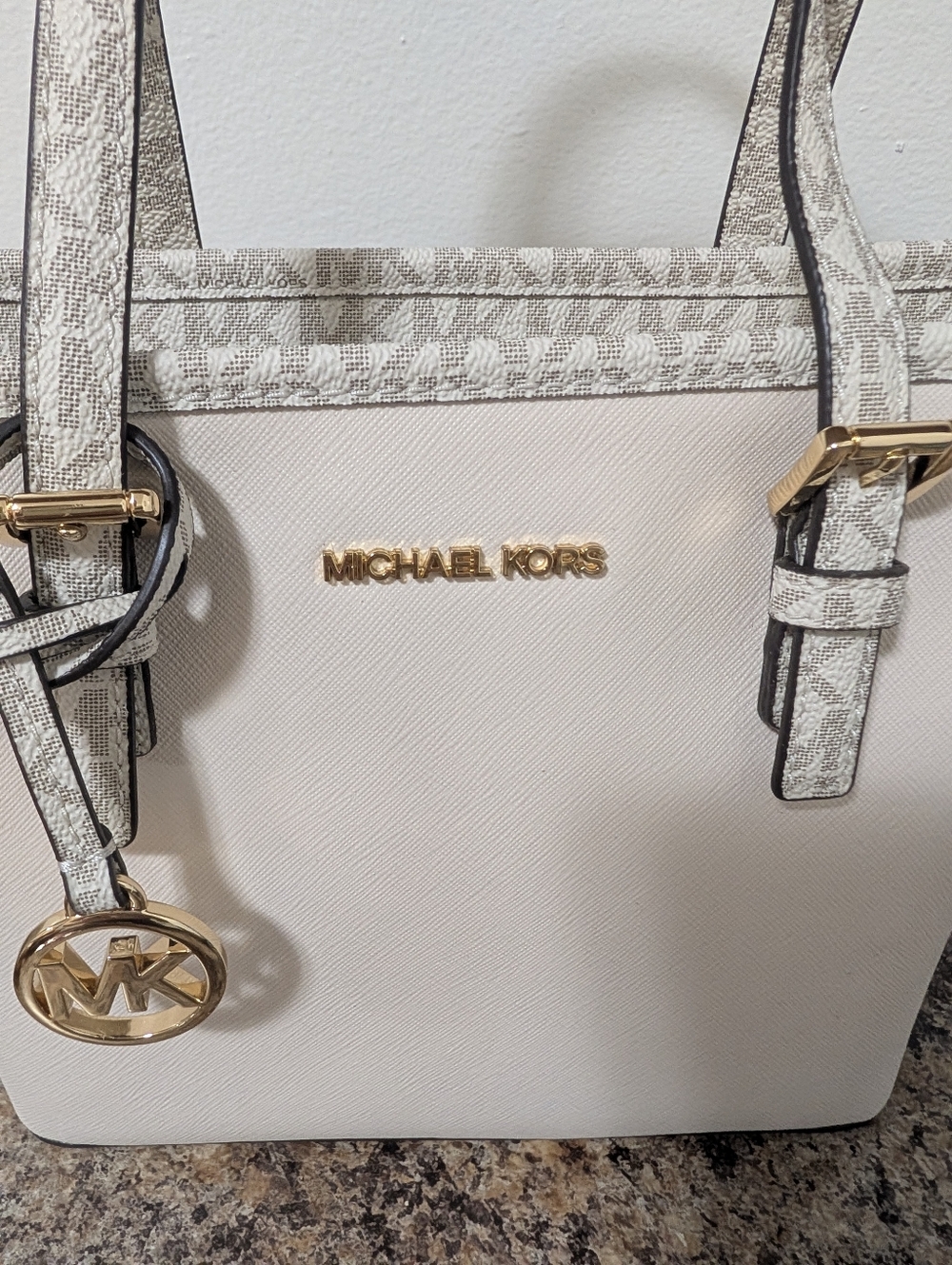 NWT Michael Kors Jet Set Tote  Cream and White Saffiano Tote with Gold Hardware - Picture 3 of 10